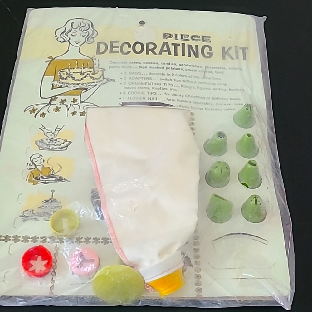 Vintage cake decorating kit